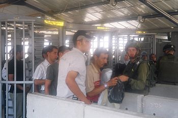 English: Howwarah Checkpoint, July 2005 עברית:...