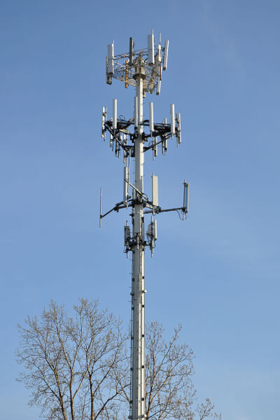 English: A cell phone tower in Palatine, Illin...