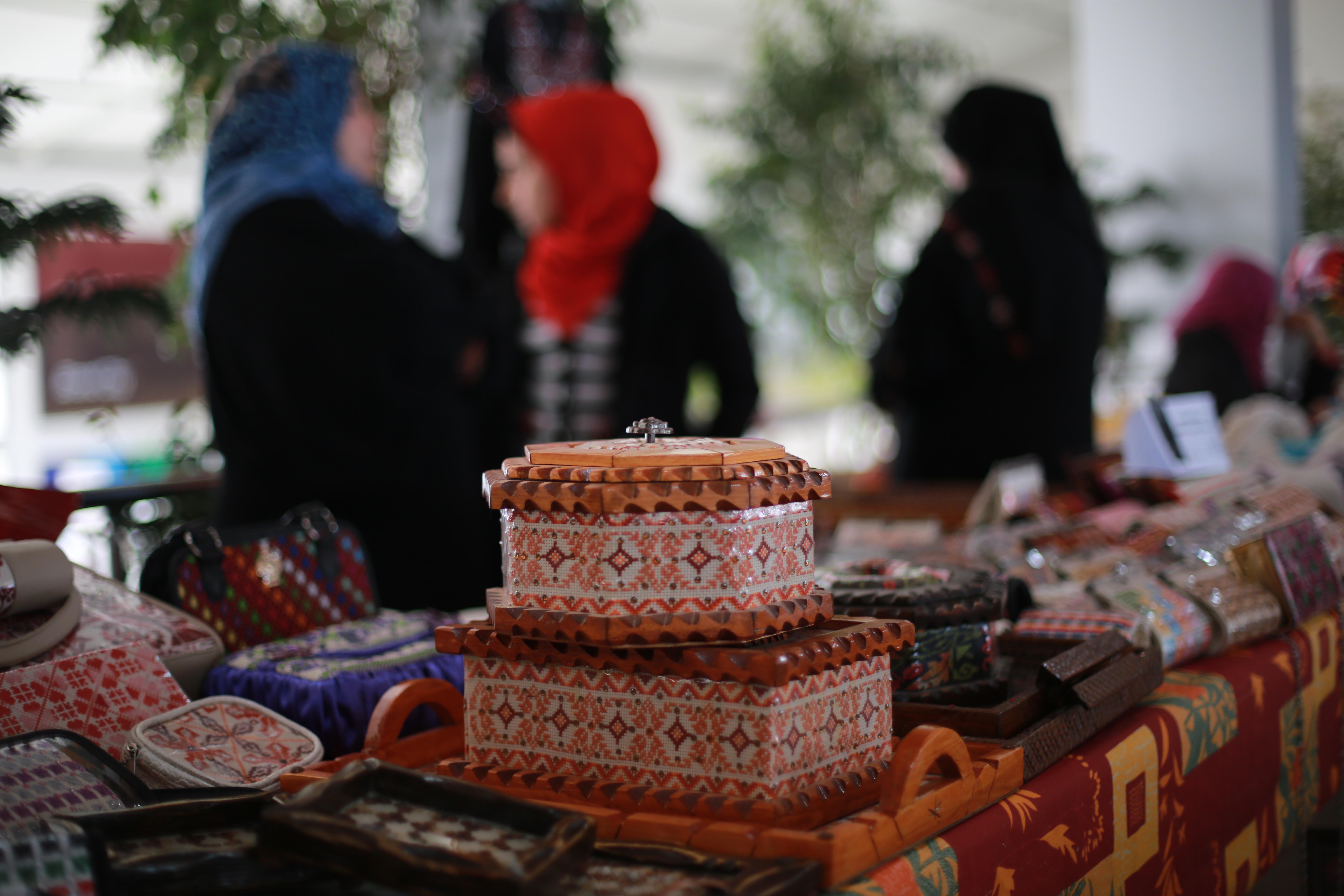 Palestinian women display handcrafts at heritage exhibit in the Gaza Strip. Photo courtesy of Mohammed Asad. All RightS Reserved. Permission granted to republish with attribution to the author