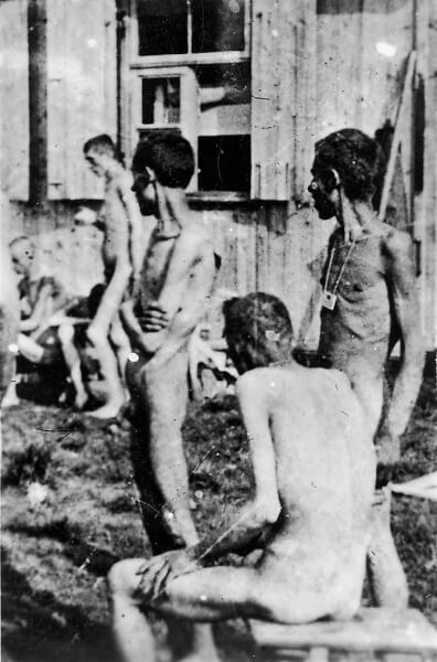 Inmates of Buchenwald concentration camp (16 A...