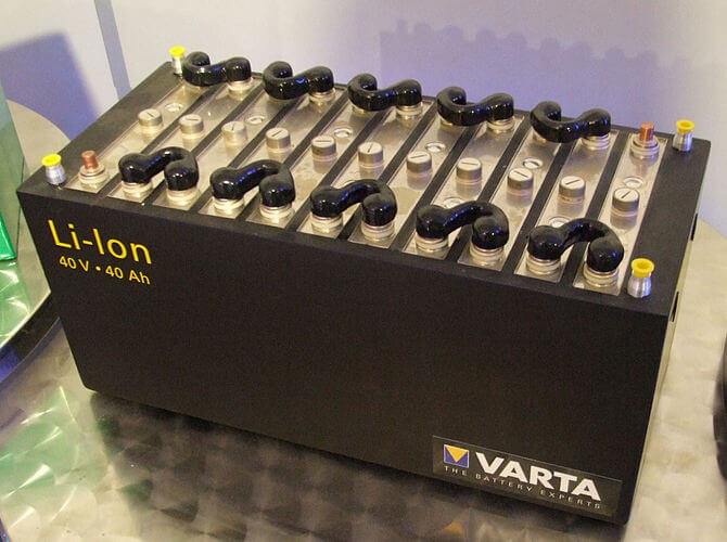 Lithium ion battery by Varta (Museum Autovisio...