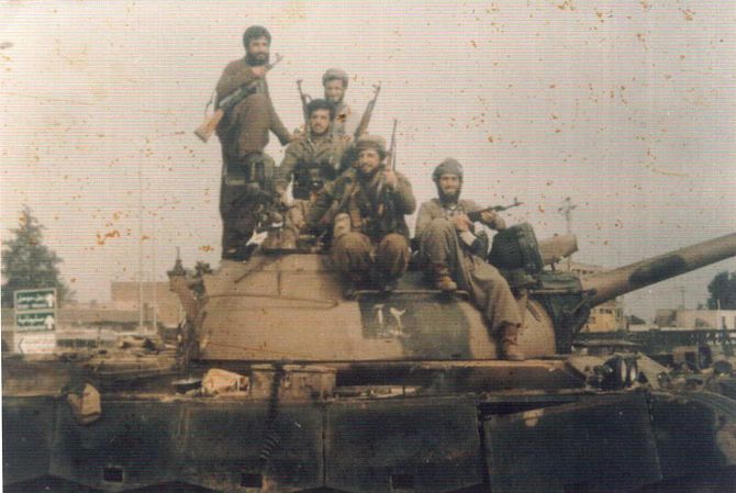 Kurdish Peshmerga and Iraqi Tank