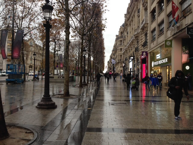 Ave des Champs-Élysées. Photo courtesy of Abdenour Toumi